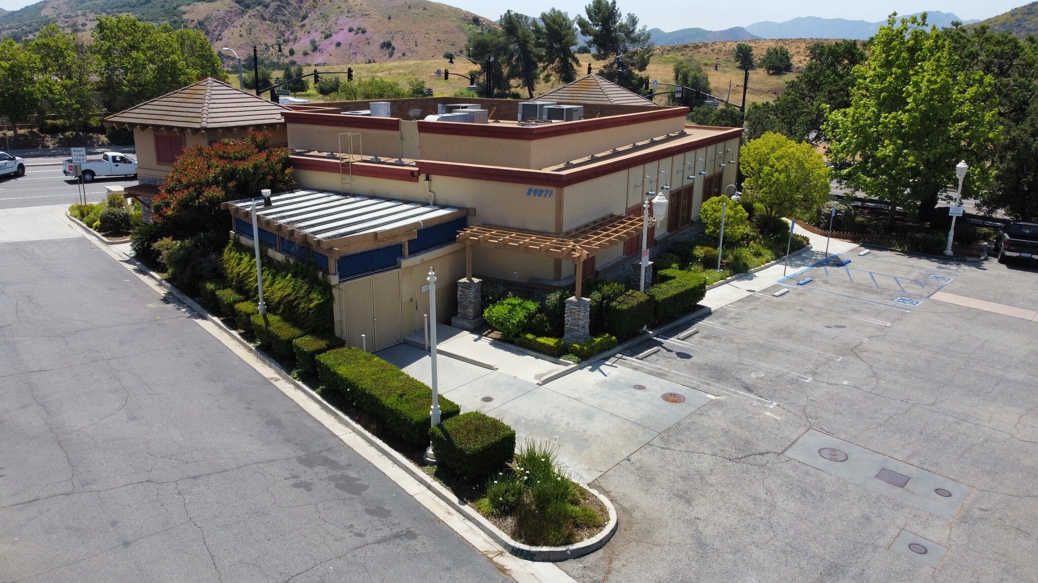 5001-5033 Kanan Rd, Agoura Hills, CA for lease Building Photo- Image 1 of 17