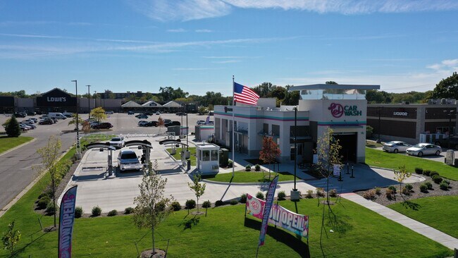 Plus de détails pour 28810 Northwestern Hwy, Southfield, MI - Commerce de détail à vendre