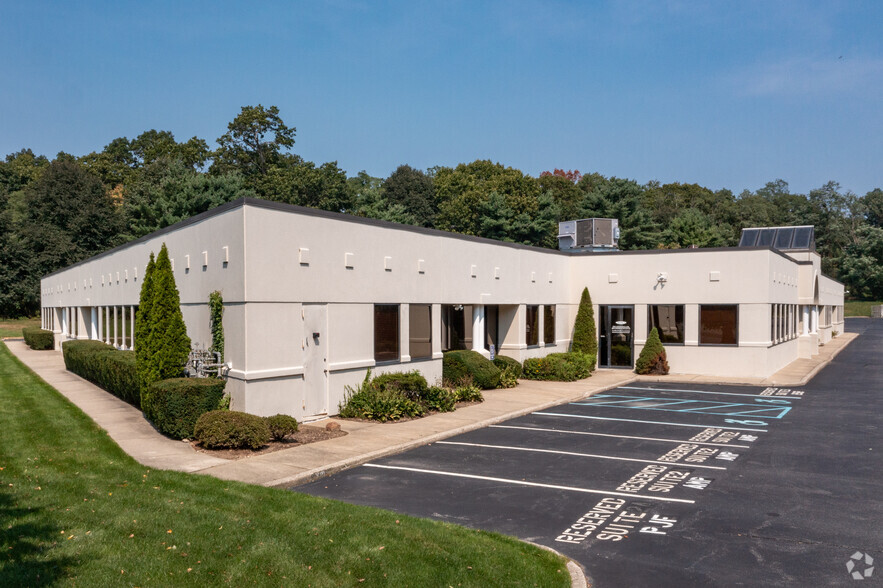 201 Moreland Rd, Hauppauge, NY for lease - Primary Photo - Image 1 of 5