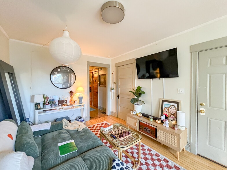 2442 N Ashland Ave, Chicago, IL for sale - Building Photo - Image 2 of 10