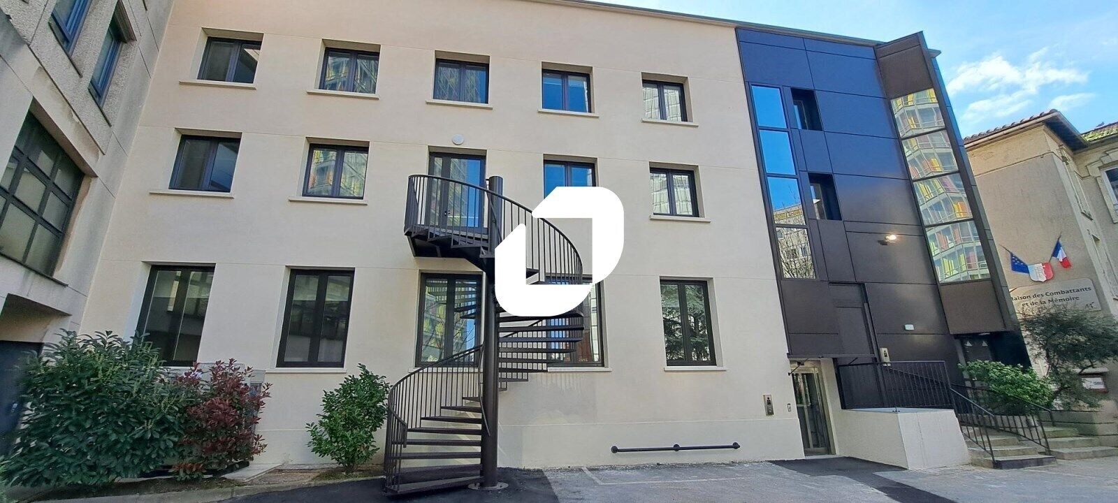 Office in Montreuil for lease Building Photo- Image 1 of 12