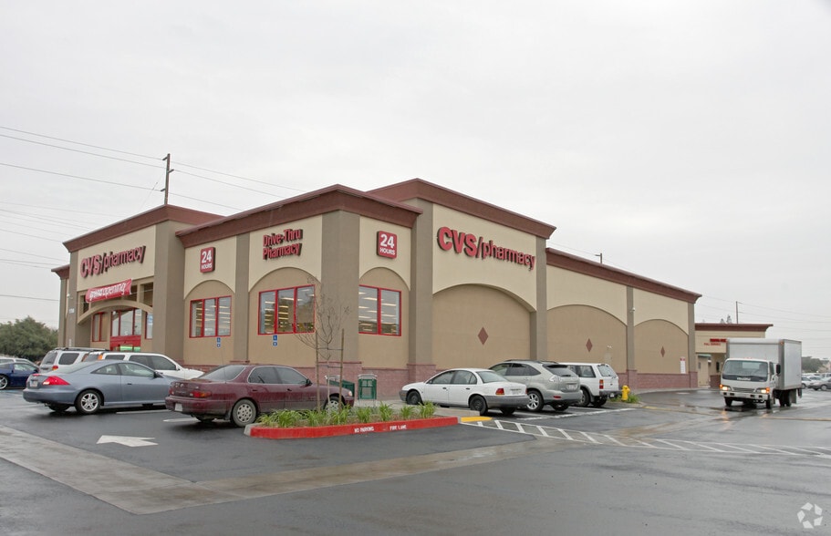1700 McHenry Ave, Modesto, CA à louer - Photo du bâtiment - Image 3 de 3