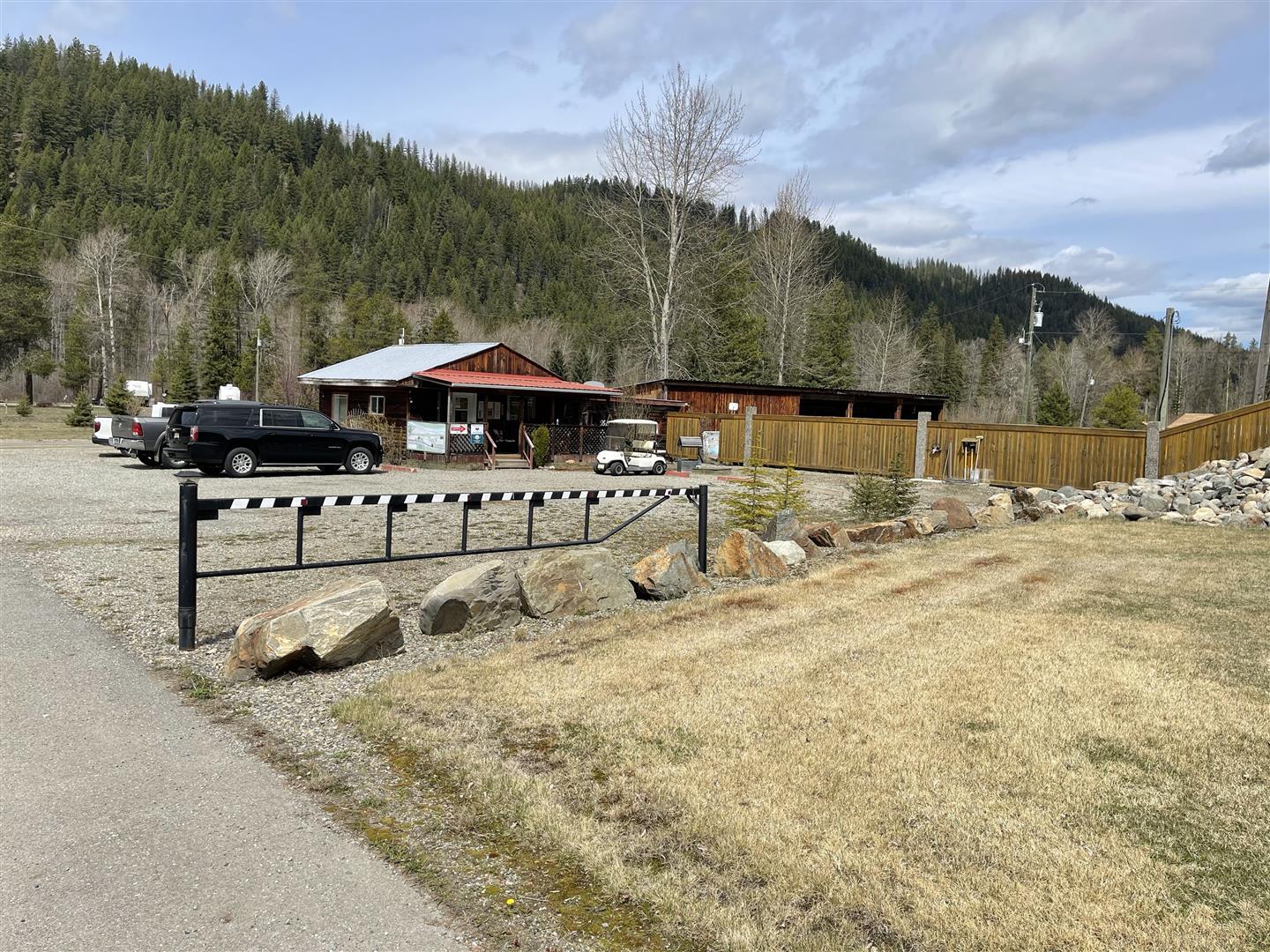 9432 Crowsnest Hwy, Central Kootenay, BC for sale Primary Photo- Image 1 of 1