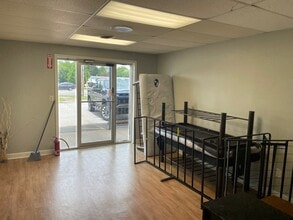 2121 Wilma Rudolph Blvd, Clarksville, TN for lease Interior Photo- Image 1 of 9