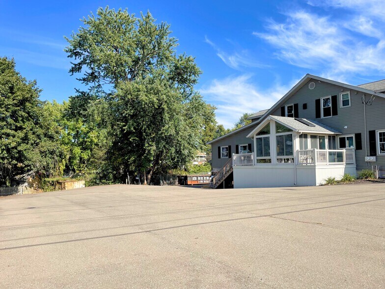 735 Main St, Johnson City, NY à vendre - Photo du bâtiment - Image 2 de 16