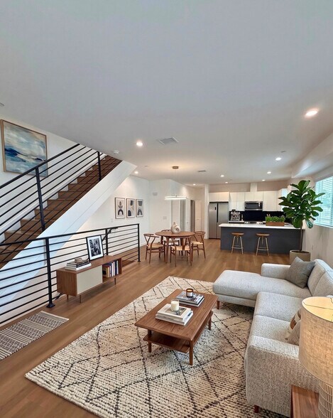 1629 S New Hampshire Ave, Los Angeles, CA for sale - Interior Photo - Image 2 of 29