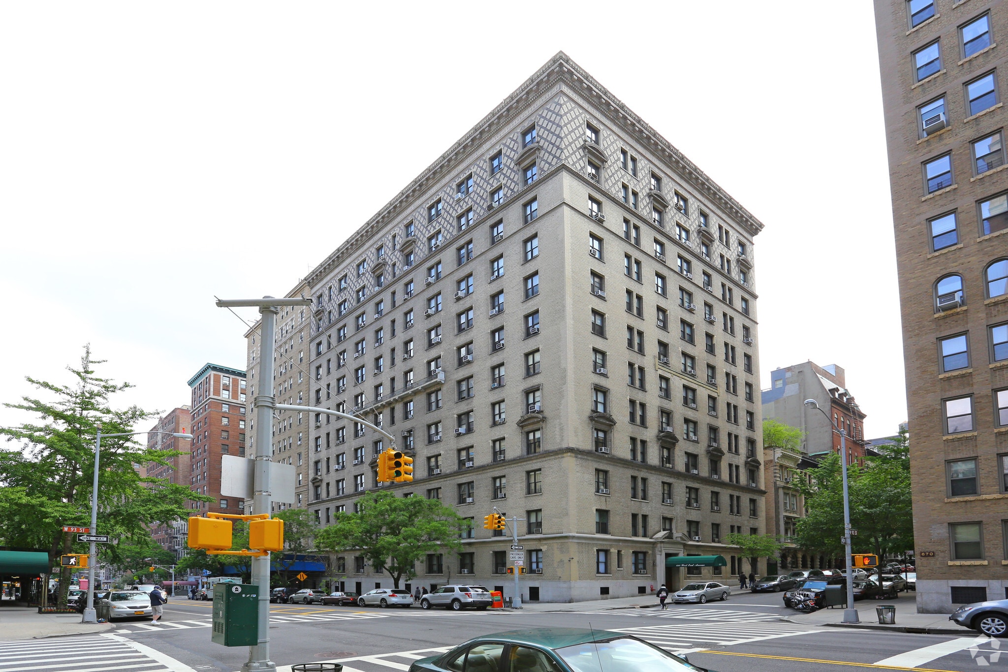 680 West End Ave, New York, NY for lease Primary Photo- Image 1 of 14