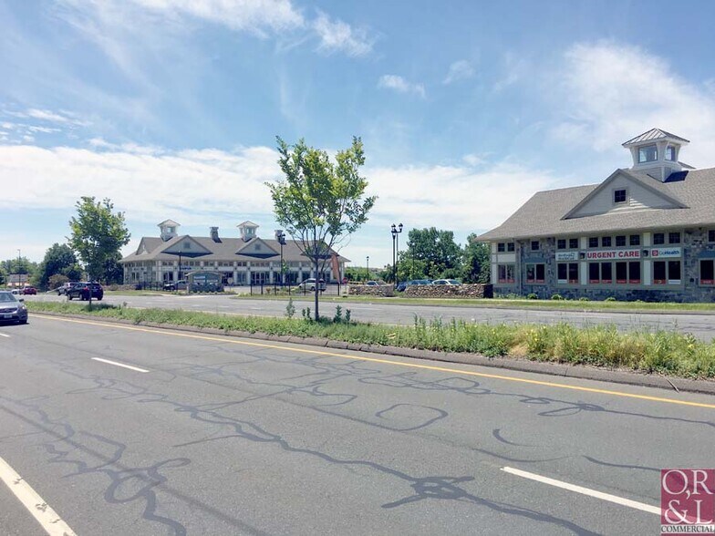 1 Buckland Rd, South Windsor, CT à louer - Photo du bâtiment - Image 3 de 4