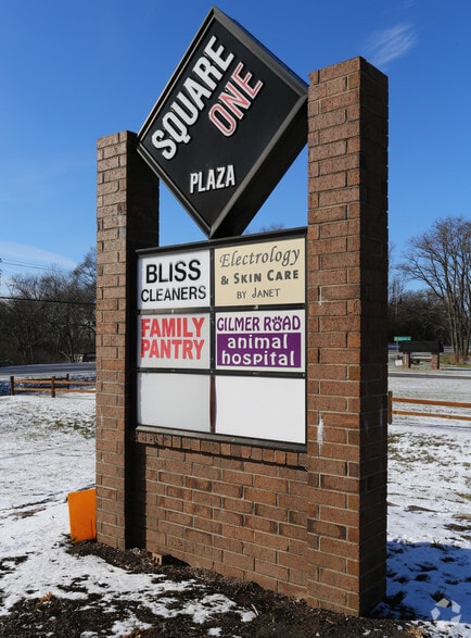 21189-21200 Commercial Dr, Mundelein, IL à louer - Photo du bâtiment - Image 2 de 3