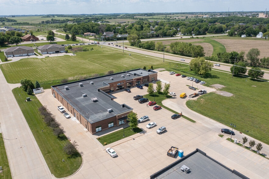 Greenhill Rd, Cedar Falls, IA à louer - Photo du bâtiment - Image 3 de 6