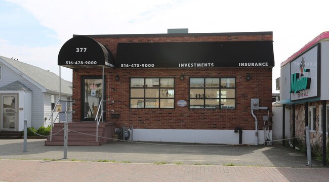 More details for 377 Woodcleft Ave, Freeport, NY - Retail for Sale