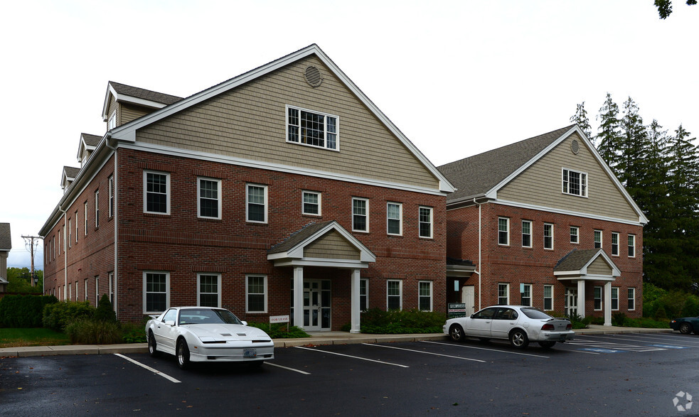 600 Putnam Pike, Greenville, RI à vendre - Photo principale - Image 1 de 1