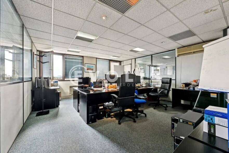 Office in Nogent-sur-Marne for lease - Interior Photo - Image 2 of 14