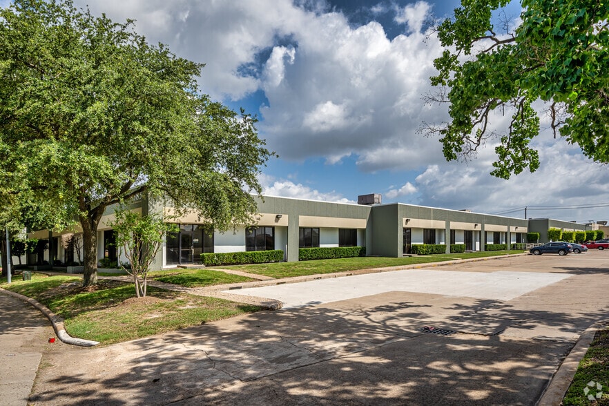 9000 Southwest Fwy, Houston, TX à louer - Photo du bâtiment - Image 3 de 11
