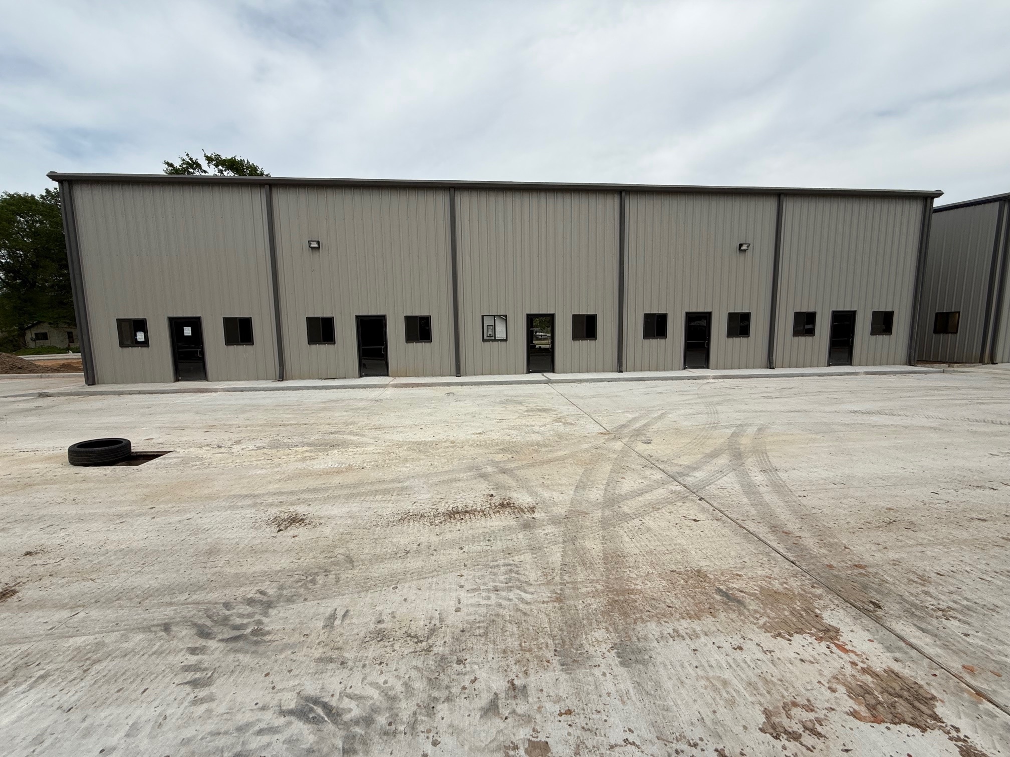837 Santa Fe St, Conroe, TX for lease Building Photo- Image 1 of 6