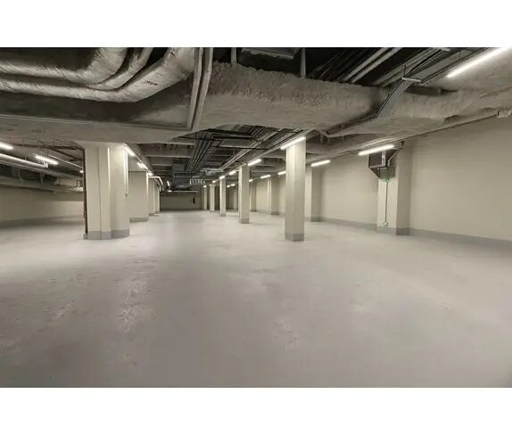 Industrial in Paris for lease Interior Photo- Image 1 of 7