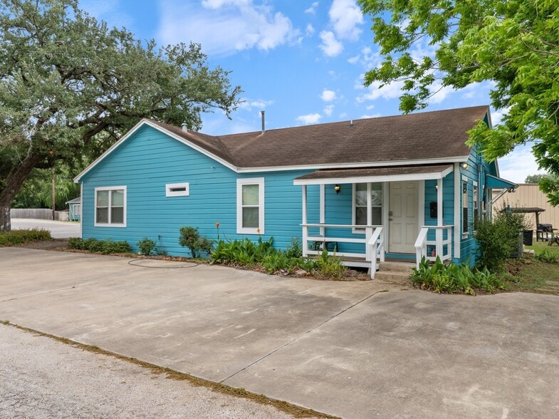 3021 Avenue F, Bay City, TX à vendre - Photo du bâtiment - Image 2 de 22