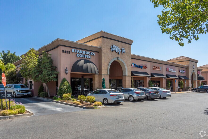 9423 N Fort Washington Rd, Fresno, CA à vendre - Photo du bâtiment - Image 2 de 8