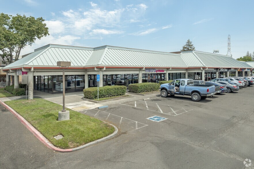 1566-1612 Howe Ave, Sacramento, CA à louer - Photo du bâtiment - Image 2 de 12