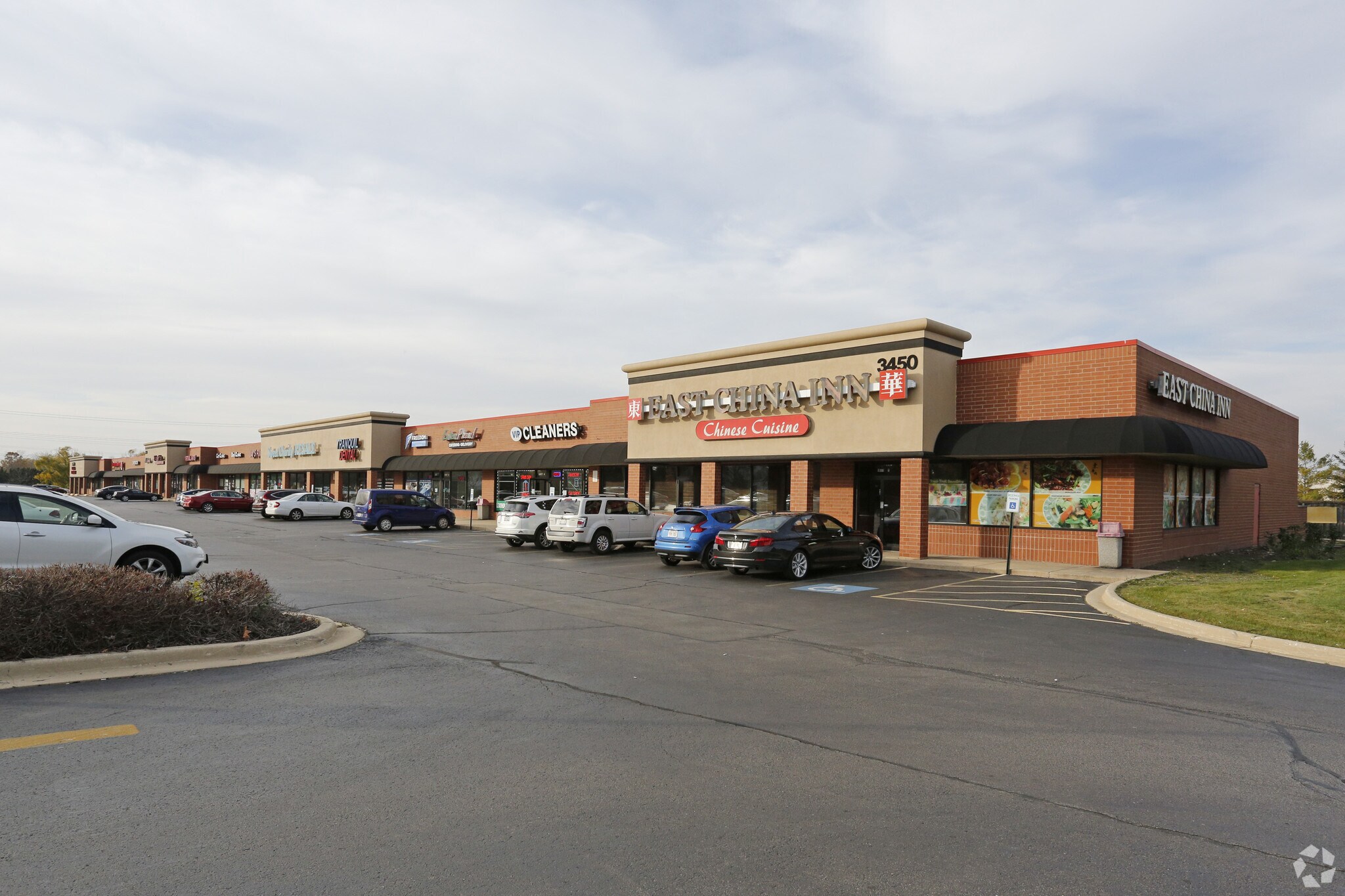 3450 Montgomery Rd, Aurora, IL à louer Photo du bâtiment- Image 1 de 4