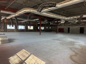 1-400 E End Ctr, Wilkes Barre, PA for lease Interior Photo- Image 2 of 11