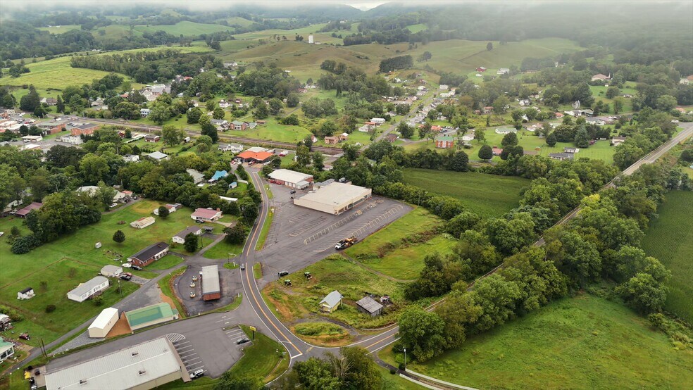 510 Glade st, Glade Spring, VA à vendre - Vidéo sur l’inscription commerciale - Image 2 de 31