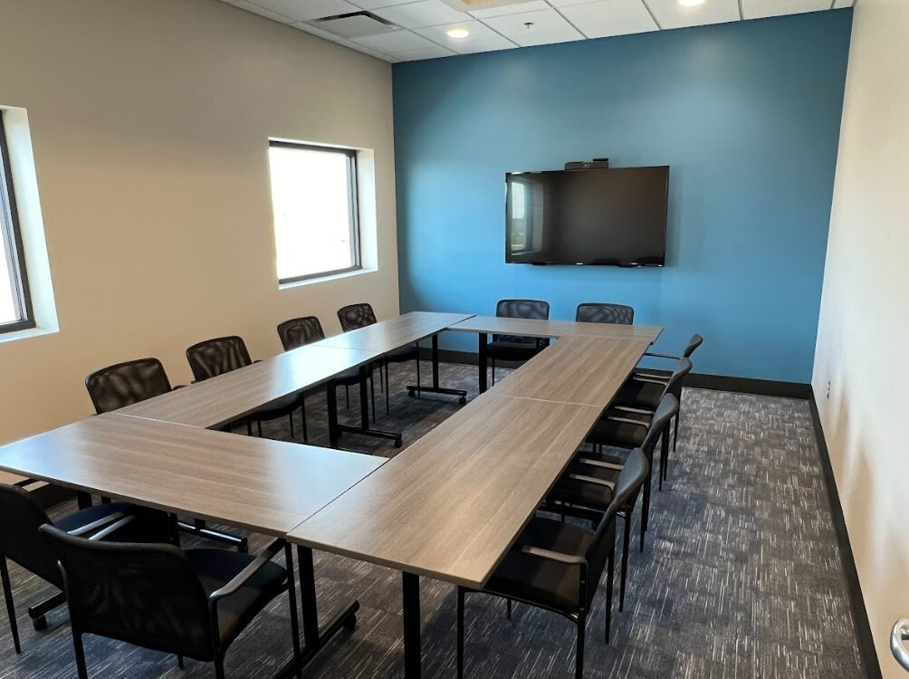 3000 E 9th St, Hays, KS for lease Interior Photo- Image 1 of 3
