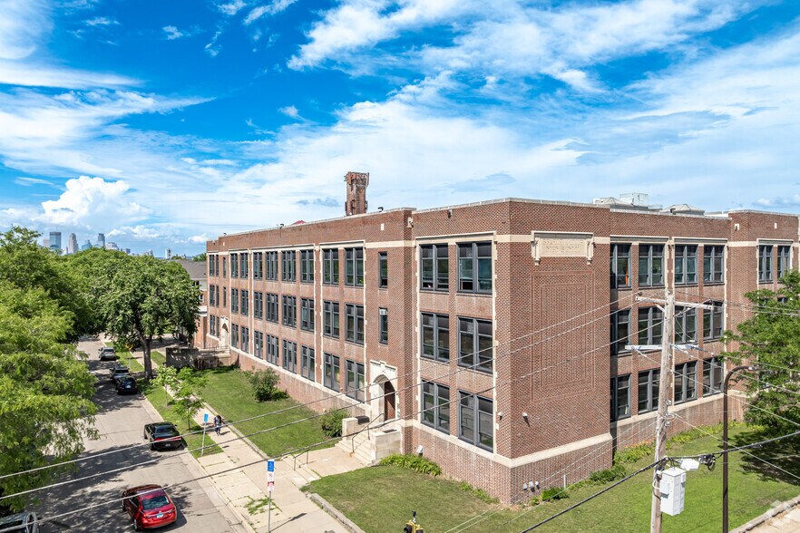 310 E 38th St, Minneapolis, MN à louer - Photo du bâtiment - Image 2 de 9