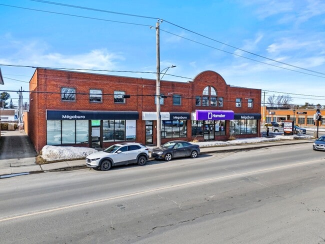 Plus de détails pour 1285-1315 Cormier Rue, Drummondville, QC - Commerce de détail à vendre