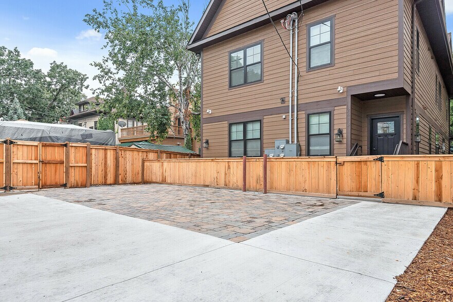 2413 1st Ave S, Minneapolis, MN à vendre - Photo du bâtiment - Image 3 de 11