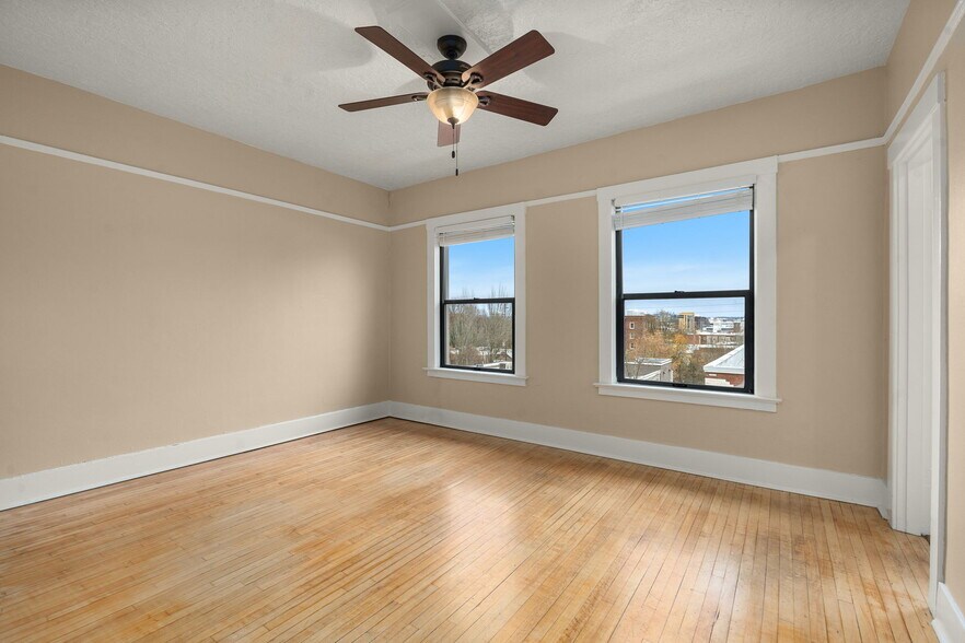 2157 W Burnside St, Portland, OR à vendre - Photo intérieure - Image 3 de 18