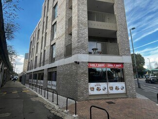 Plus de détails pour 643 High Rd, Londres - Commerce de détail à louer