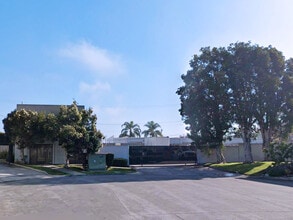 7621 Reynolds Cir, Huntington Beach, CA for lease Building Photo- Image 1 of 3