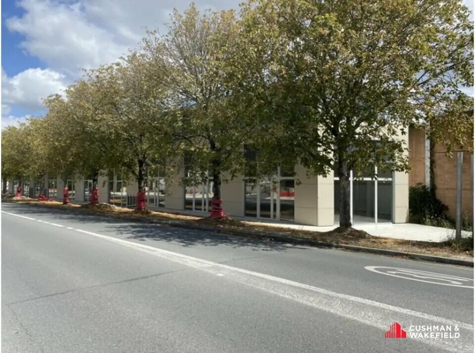 Flex in Carbon-Blanc for sale Building Photo- Image 1 of 6