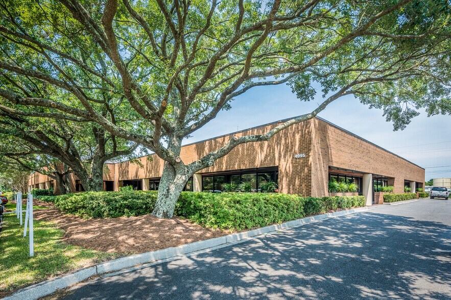4995 Lacross Rd, North Charleston, SC à louer - Photo du bâtiment - Image 2 de 26