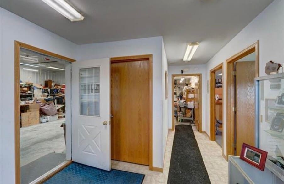 1800 North St, Prairie Du Sac, WI à vendre - Photo du bâtiment - Image 3 de 9