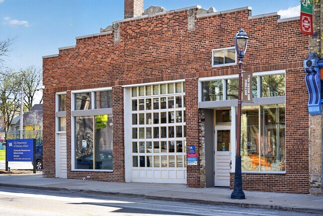 Plus de détails pour 1818 N Dr Martin Luther King Jr Dr, Milwaukee, WI - Bureau à vendre