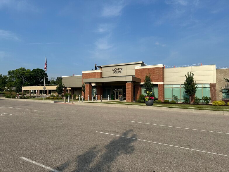 601-685 S Main St, Monroe, OH à louer - Photo du bâtiment - Image 3 de 4
