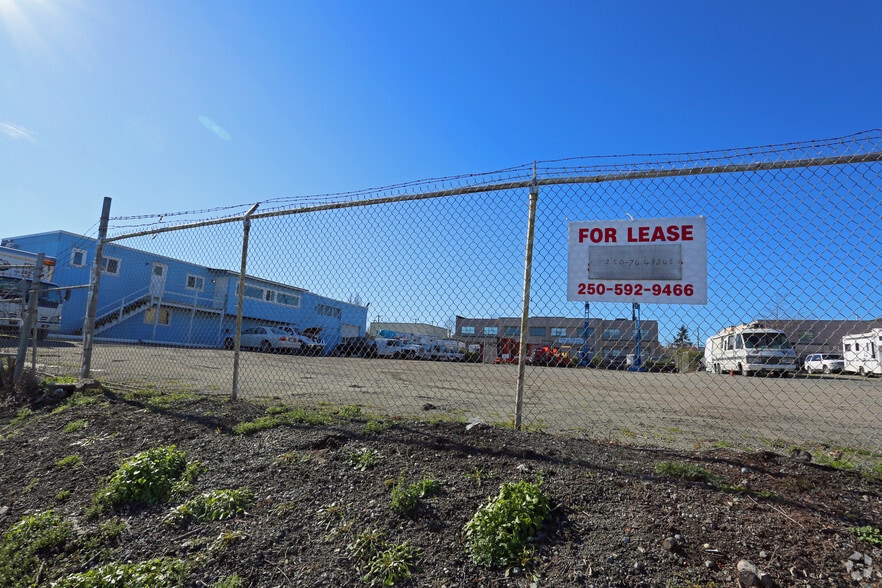 3270 Tennyson Ave, Saanich, BC for lease - Primary Photo - Image 1 of 2