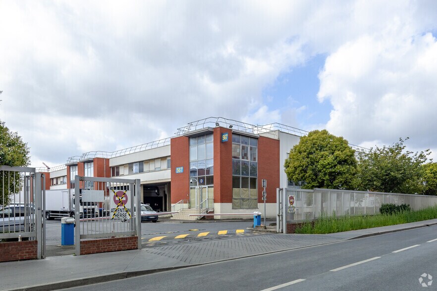 Flex in Saint-Ouen-sur-Seine for lease - Primary Photo - Image 1 of 2