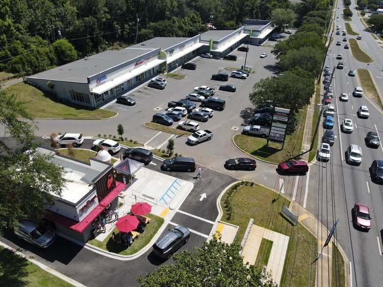 Red Owl & Mahan Plaza portfolio of 2 properties for sale on LoopNet.ca - Primary Photo - Image 1 of 12