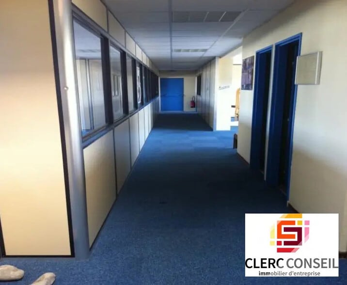 Office in Saint-Étienne-du-Rouvray for lease - Building Photo - Image 1 of 14