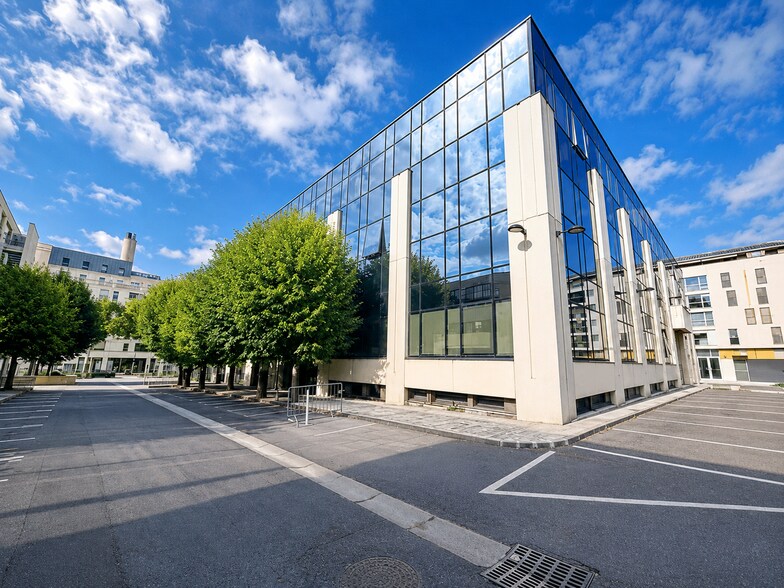 Bureau dans Saint-Ouen-sur-Seine à louer - Photo du bâtiment - Image 1 de 14