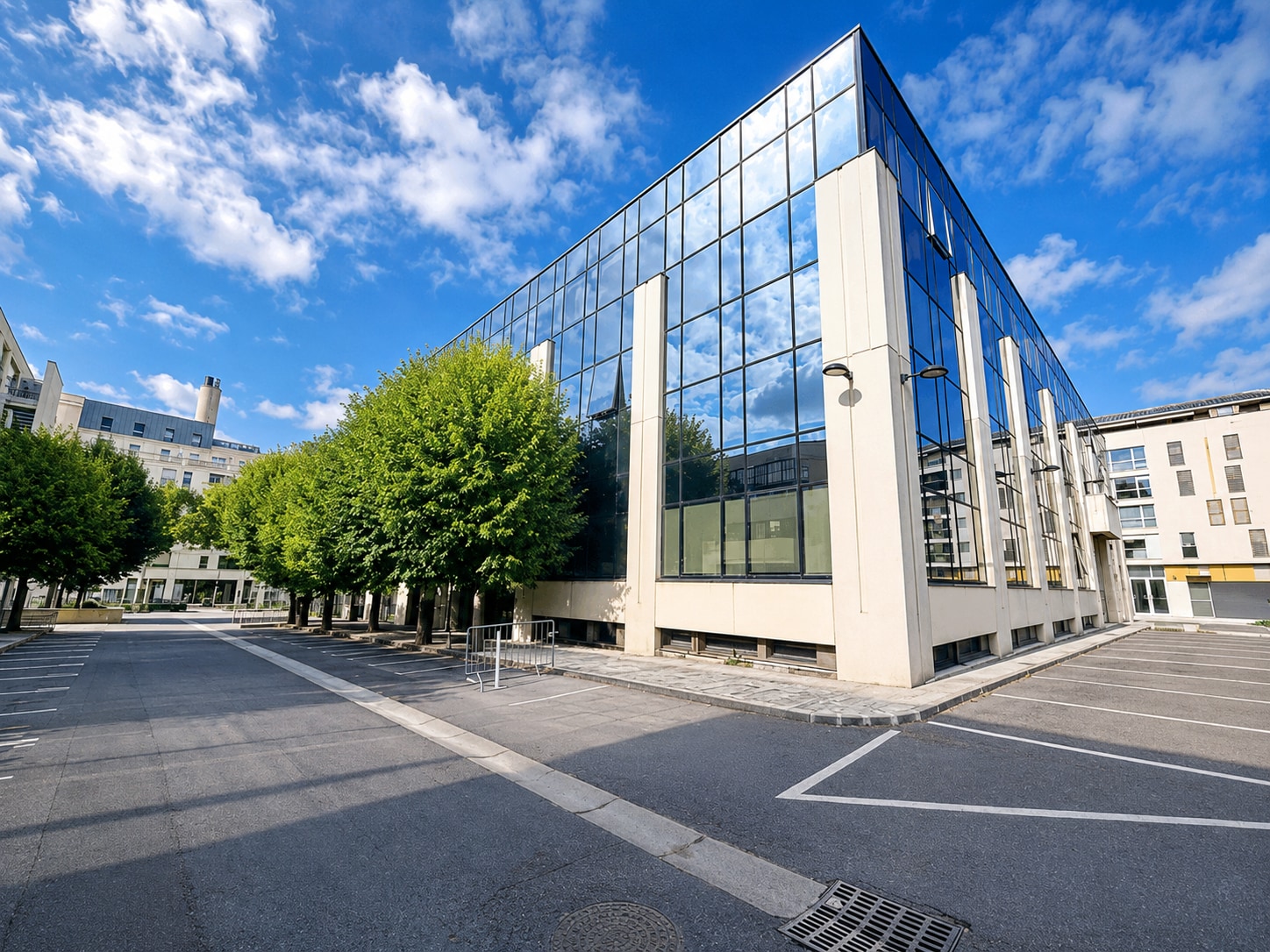 Office in Saint-Ouen-sur-Seine for lease Building Photo- Image 1 of 15