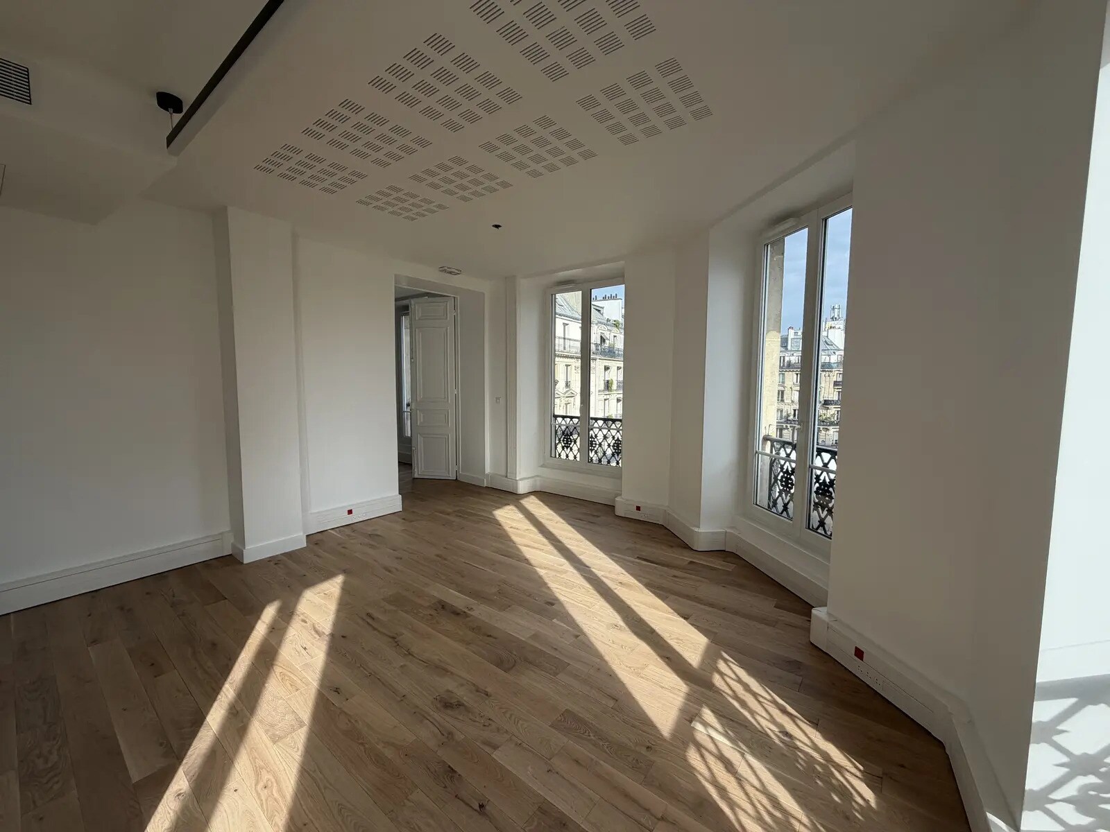 239 Rue Saint-Martin, Paris for lease Interior Photo- Image 1 of 4