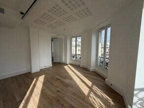 239 Rue Saint-Martin, Paris for lease Interior Photo- Image 1 of 4