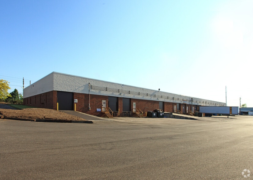 21550-2160 Alexander Rd, Oakwood Village, OH for lease - Building Photo - Image 3 of 8