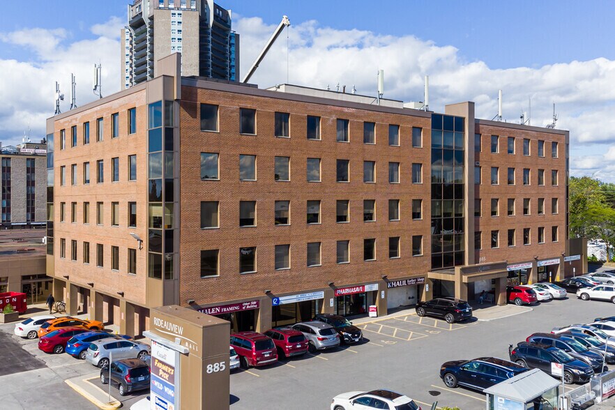 885 Meadowlands Dr, Ottawa, ON à louer - Photo du bâtiment - Image 3 de 7