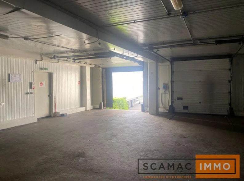 Industrial in Orly for lease - Building Photo - Image 1 of 5
