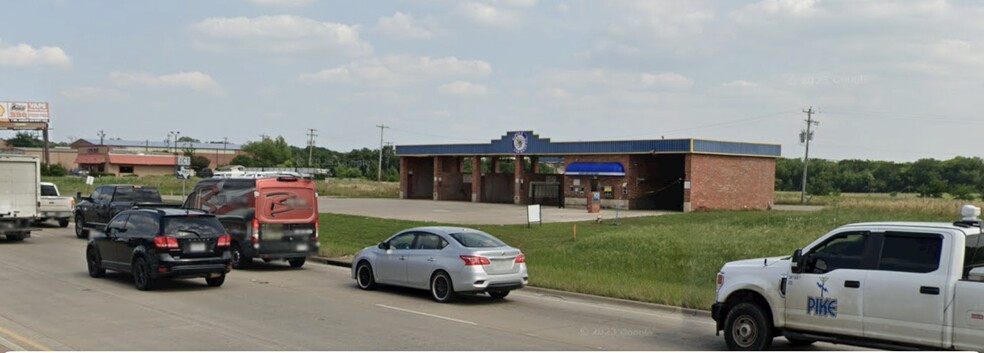 Express Car Wash portfolio of 2 properties for sale on LoopNet.ca - Building Photo - Image 2 of 4